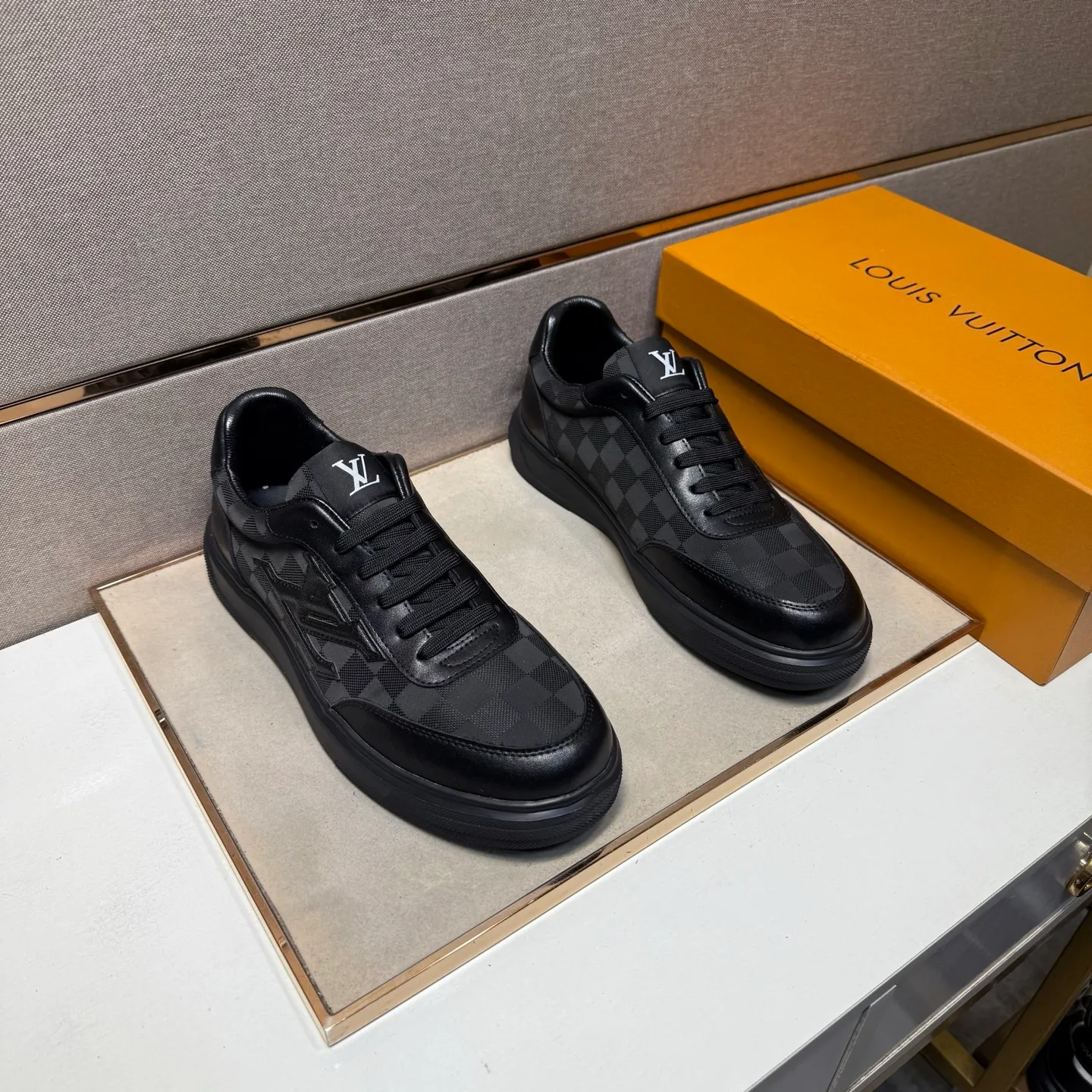 ⬛️Ex-factory price p400 [LV~] Men's casual shoes, 2025z cabinet sales simultaneously 🔶Code number: 38-44#️⃣ 🔷3 colors🔜The upper is made of multi-material splicing ➕Genuine leather lining, comfortable and breathable, sole: original comfortable and wear-resistant outsole, ⚠️real thing📱photographed🎬real thing is better📢📢📢